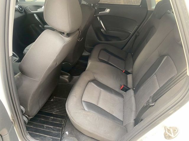 【預約賞車即享網路優惠價】1.4T 30 TFSI 原鈑件 方向盤快控鍵 恆溫空調 中控螢幕 定速巡航 循跡防滑  第4張相片