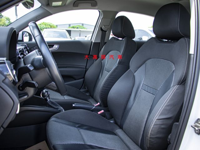 【預約賞車即享網路優惠價】1.4T 30 TFSI 原鈑件 方向盤快控鍵 恆溫空調 中控螢幕 定速巡航 循跡防滑  第9張相片