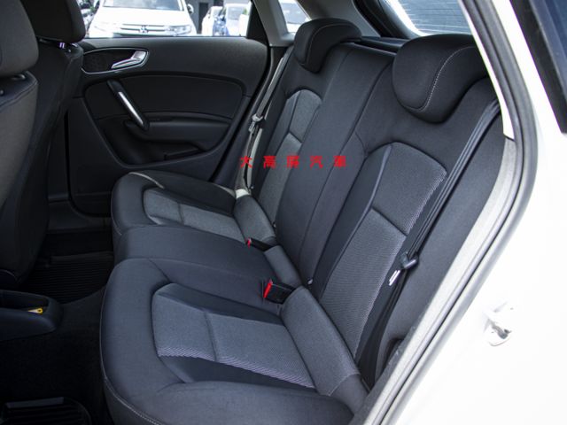 【預約賞車即享網路優惠價】1.4T 30 TFSI 原鈑件 方向盤快控鍵 恆溫空調 中控螢幕 定速巡航 循跡防滑  第10張相片