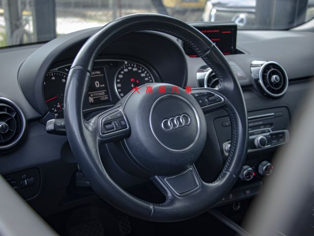 【預約賞車即享網路優惠價】1.4T 30 TFSI 原鈑件 方向盤快控鍵 恆溫空調 中控螢幕 定速巡航 循跡防滑  第12張相片