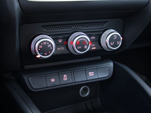 【預約賞車即享網路優惠價】1.4T 30 TFSI 原鈑件 方向盤快控鍵 恆溫空調 中控螢幕 定速巡航 循跡防滑  第18張相片