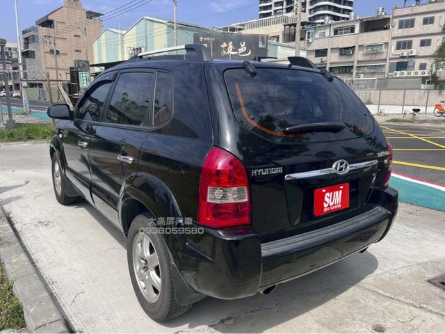 【預約賞車即享網路優惠價】2.7L 4WD 前霧燈 車頂行李架 恆溫空調 中控螢幕 衛星導航 倒車影像  第2張相片