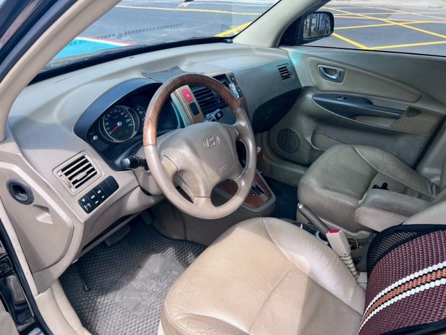 【預約賞車即享網路優惠價】2.7L 4WD 前霧燈 車頂行李架 恆溫空調 中控螢幕 衛星導航 倒車影像  第3張相片