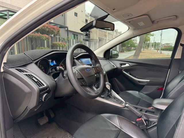 【預約賞車即享網路優惠價】1.6L 汽油時尚型 原鈑件 LED日行燈 方向盤快控鍵 中控螢幕 倒車影像 定速  第3張相片