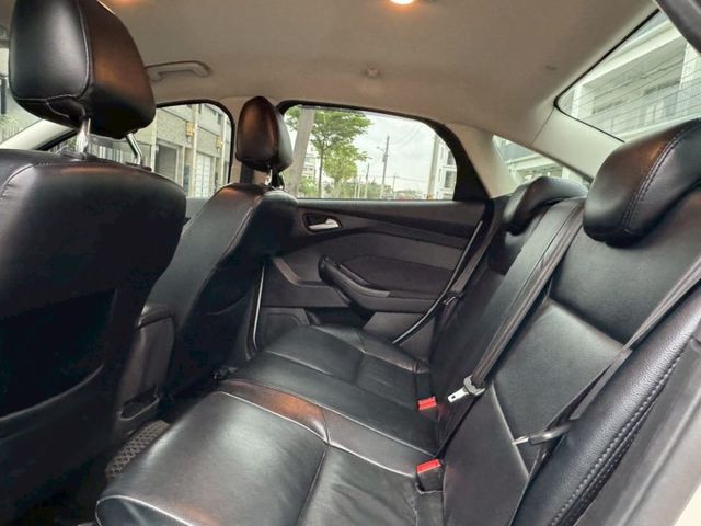 【預約賞車即享網路優惠價】1.6L 汽油時尚型 原鈑件 LED日行燈 方向盤快控鍵 中控螢幕 倒車影像 定速  第4張相片
