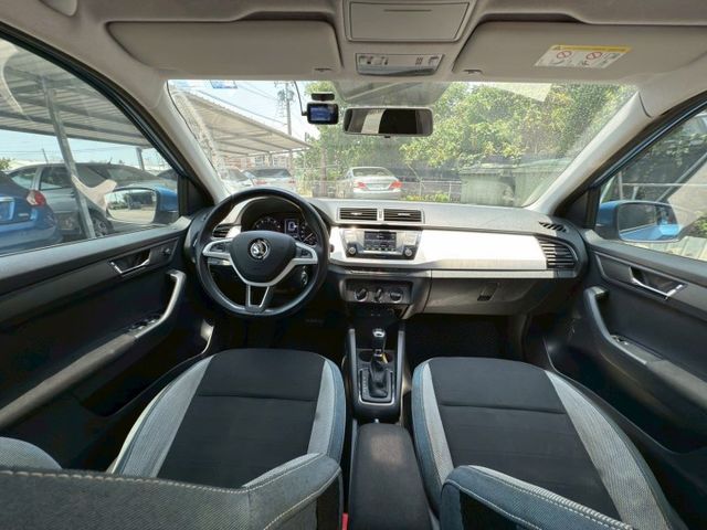 【預約賞車即享網路優惠價】1.2T TSI Style 原鈑件 LED日行燈 方向盤快控鍵 中控螢幕 IKEY 定速巡航  第5張相片