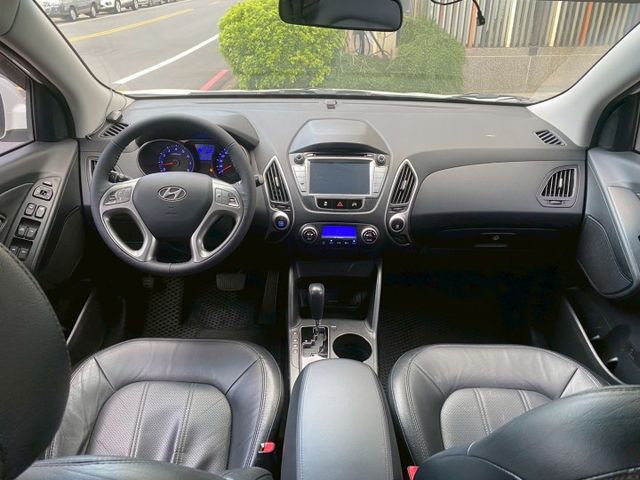 【預約賞車即享網路優惠價】2.0L 旗艦版 全景天窗 分區溫控 電動椅 中控螢幕 IKEY 定速巡航 後座出風口  第5張相片