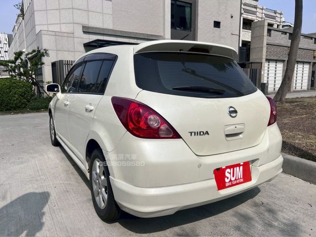 【預約賞車即享網路優惠價】1.8L 原鈑件 前霧燈 恆溫空調 中控螢幕 衛星導航 倒車影像 IKEY  第2張相片