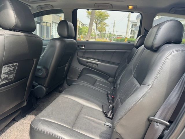 【預約賞車即享網路優惠價】2.0L E 前霧燈 電動天窗 恆溫空調 CD音響主機 倒車雷達 第三排座椅  第4張相片