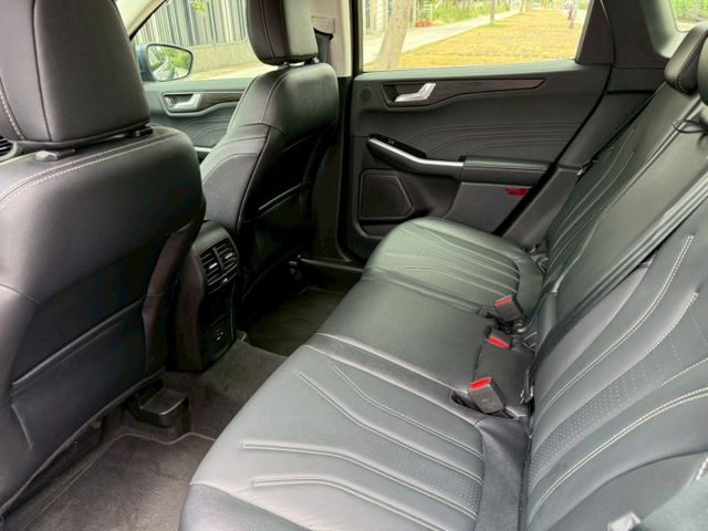 【預約賞車即享網路優惠價】Vignale 原鈑件 全景天窗 換檔撥片 分區溫控 電動椅 IKEY 環景 電尾門 ACC  第4張相片