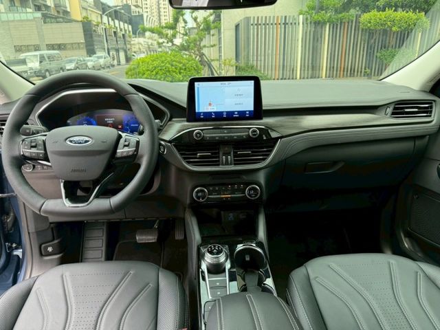 【預約賞車即享網路優惠價】Vignale 原鈑件 全景天窗 換檔撥片 分區溫控 電動椅 IKEY 環景 電尾門 ACC  第5張相片