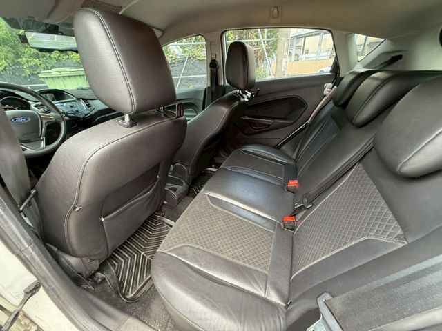 【預約賞車即享網路優惠價】1.0T 運動型 原鈑件 前後霧燈 恆溫空調 雙前座跑車座椅 中控螢幕 IKEY  第4張相片