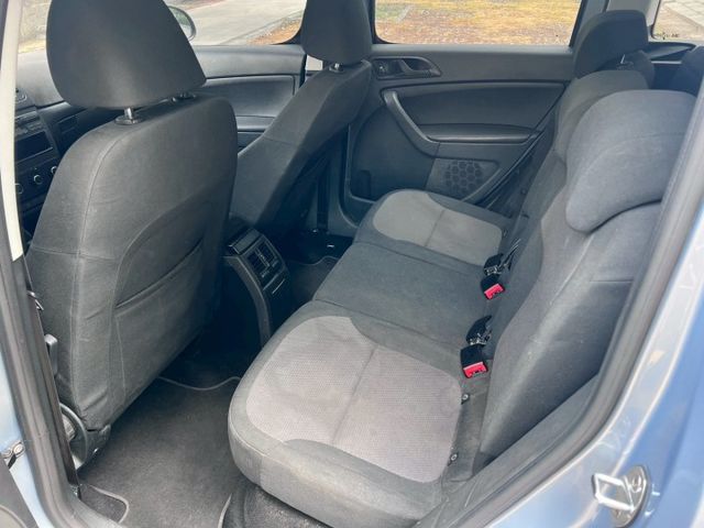【預約賞車即享網路優惠價】1.2T TSI  前霧燈 車頂行李架 CD音響主機 防盜系統 循跡防滑 ISOFIX  第4張相片