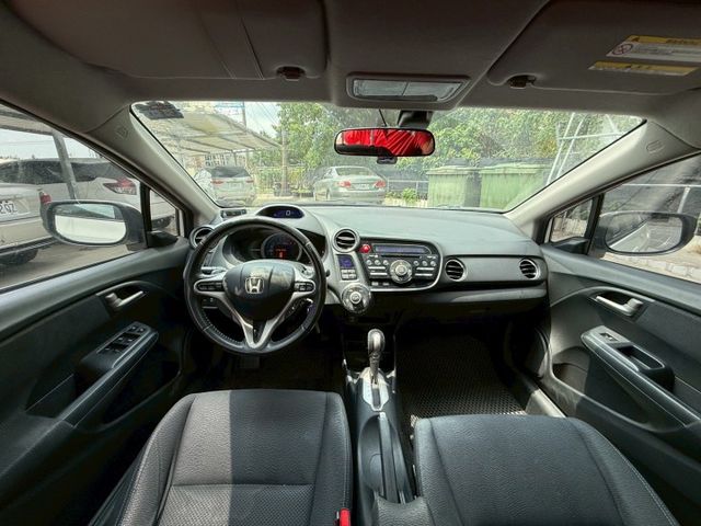 【預約賞車即享網路優惠價】Hybrid 1.3L 原鈑件 LED尾燈 換檔撥片 恆溫 音響主機 定速 ISOFIX  第5張相片