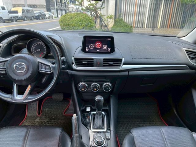 【預約賞車即享網路優惠價】2.0L 尊榮進化版 原鈑件 方向盤快控鍵 恆溫空調 中控螢幕 IKEY 定速巡航  第5張相片