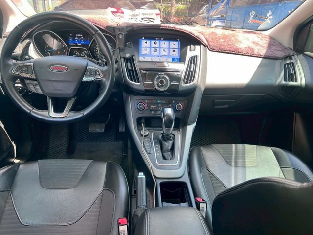 【預約賞車即享網路優惠價】1.5T 汽油頂級運動型 原鈑件 空力套件 天窗 換檔撥片 分區溫控 IKEY 定速 自動停車  第5張相片
