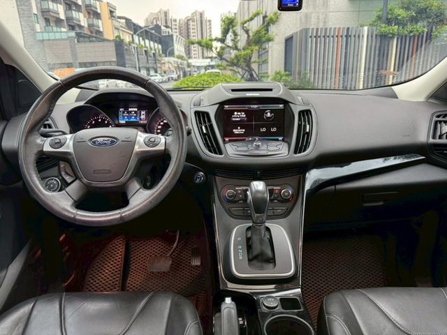 【預約賞車即享網路優惠價】2.0T 時尚經典型 4WD 原鈑件 LED尾燈 全景天窗 分區溫控 IKEY 定速 電尾門  第5張相片
