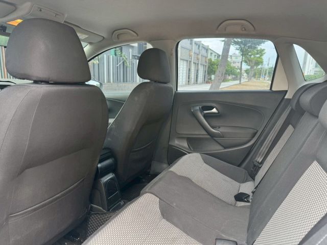 【預約賞車即享網路優惠價】1.6L HL 原鈑件 前後霧燈 恆溫空調 中控螢幕 衛星導航 ISOFIX兒童安全椅固定  第4張相片