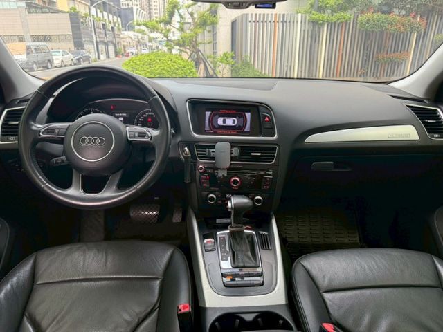 【預約賞車即享網路優惠價】2.0T TDI quattro LED日行燈 全景天窗 換檔撥片 分區溫控 電動椅 定速  第3張相片