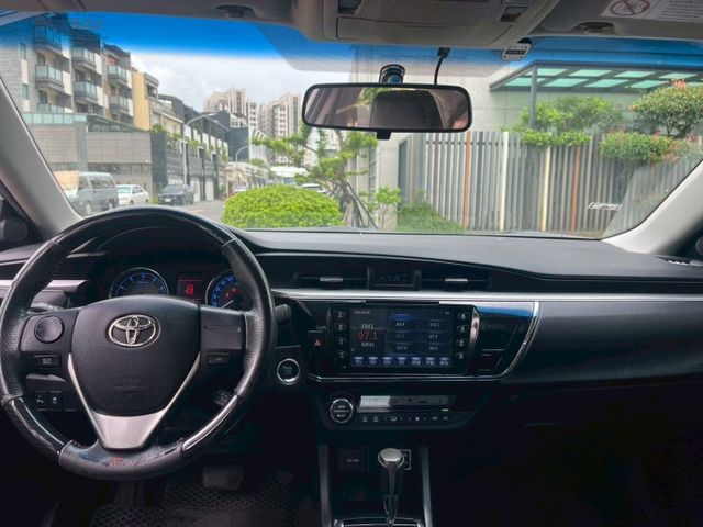 【預約賞車即享網路優惠價】1.8L Z LED日行燈 空力套件 天窗 恆溫 換檔撥片 中控螢幕 定速 IKEY  第5張相片