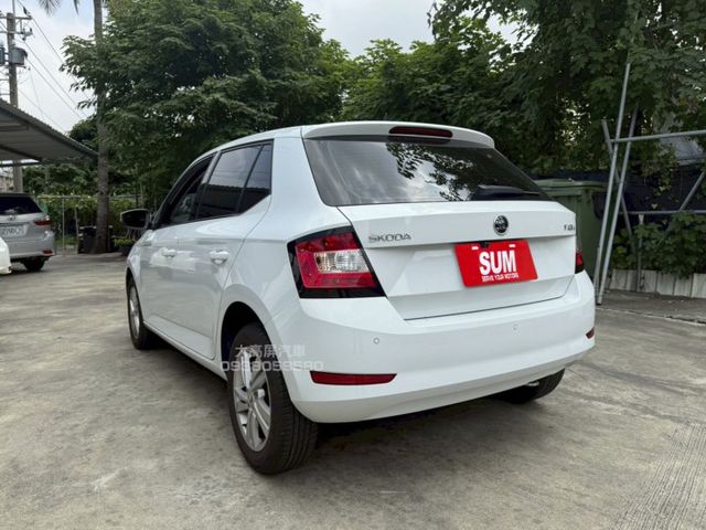 【預約賞車即享網路優惠價】1.0T TSI  後霧燈 方向盤快控鍵 恆溫空調 中控螢幕 定速巡航 ACC跟車  第2張相片