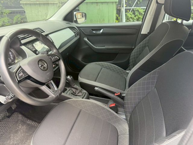 【預約賞車即享網路優惠價】1.0T TSI  後霧燈 方向盤快控鍵 恆溫空調 中控螢幕 定速巡航 ACC跟車  第3張相片
