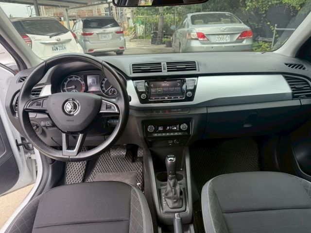 【預約賞車即享網路優惠價】1.0T TSI  後霧燈 方向盤快控鍵 恆溫空調 中控螢幕 定速巡航 ACC跟車  第5張相片