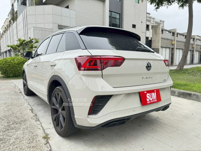 【預約賞車即享網路優惠價】330 R-LINE 原鈑 空力套件 全景天窗 換檔撥片 分區溫控 電動椅 IKEY ACC  第2張相片