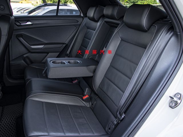 【預約賞車即享網路優惠價】330R-LINE 原鈑 空力套件 全景天窗 換檔撥片 分區溫控 電動椅 IKEY ACC  第11張相片