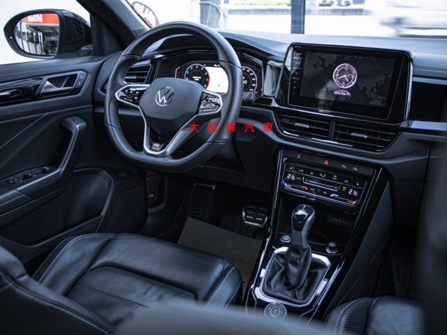 【預約賞車即享網路優惠價】330R-LINE 原鈑 空力套件 全景天窗 換檔撥片 分區溫控 電動椅 IKEY ACC  第12張相片