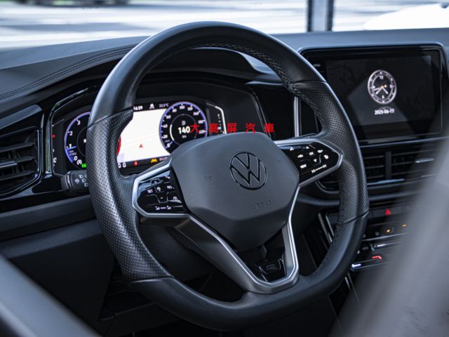 【預約賞車即享網路優惠價】330R-LINE 原鈑 空力套件 全景天窗 換檔撥片 分區溫控 電動椅 IKEY ACC  第13張相片