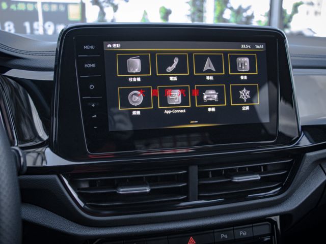 【預約賞車即享網路優惠價】330R-LINE 原鈑 空力套件 全景天窗 換檔撥片 分區溫控 電動椅 IKEY ACC  第15張相片