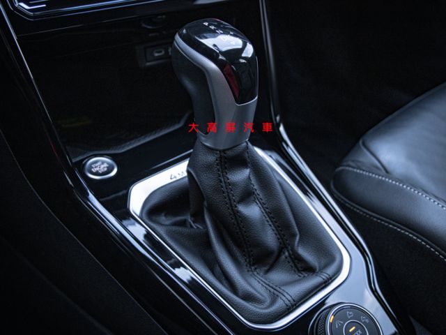 【預約賞車即享網路優惠價】330R-LINE 原鈑 空力套件 全景天窗 換檔撥片 分區溫控 電動椅 IKEY ACC  第19張相片