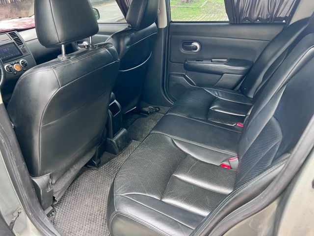 【預約賞車即享網路優惠價】1.8L 後霧燈 方向盤快控鍵 恆溫空調 中控螢幕 倒車影像 IKEY 定速巡航  第3張相片