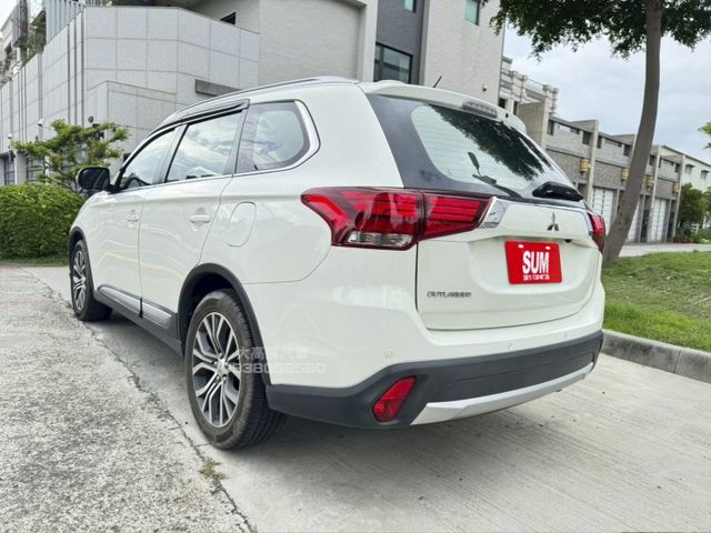 【預約賞車即享網路優惠價】2.4L 安全型 原鈑件 前霧燈 方向盤快控鍵 恆溫 中控螢幕 定速 ACC  第2張相片