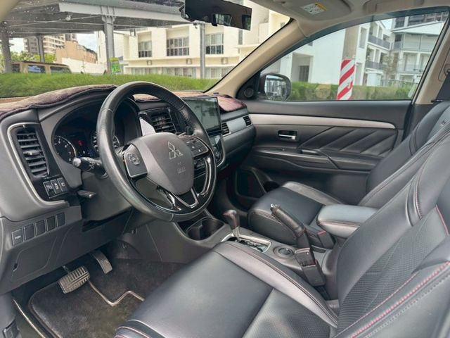 【預約賞車即享網路優惠價】2.4L 安全型 原鈑件 前霧燈 方向盤快控鍵 恆溫 中控螢幕 定速 ACC  第3張相片