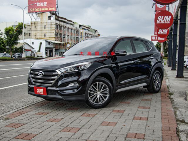 【預約賞車即享網路優惠價】2.0L 汽油豪華 原鈑件 前後霧燈 車頂行李架 方向盤快控鍵 電折後視鏡 循跡防滑  第2張相片