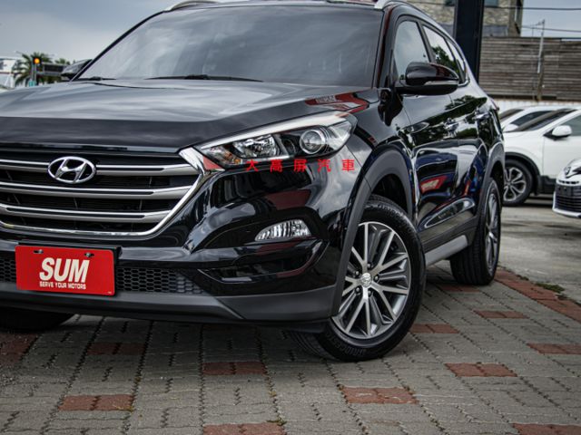 【預約賞車即享網路優惠價】2.0L 汽油豪華 原鈑件 前後霧燈 車頂行李架 方向盤快控鍵 電折後視鏡 循跡防滑  第4張相片