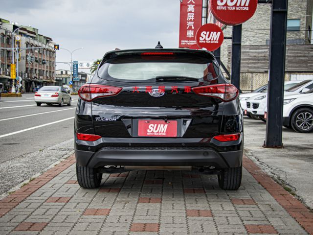 【預約賞車即享網路優惠價】2.0L 汽油豪華 原鈑件 前後霧燈 車頂行李架 方向盤快控鍵 電折後視鏡 循跡防滑  第7張相片