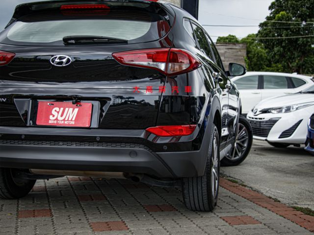 【預約賞車即享網路優惠價】2.0L 汽油豪華 原鈑件 前後霧燈 車頂行李架 方向盤快控鍵 電折後視鏡 循跡防滑  第8張相片