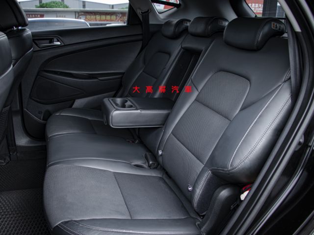 【預約賞車即享網路優惠價】2.0L 汽油豪華 原鈑件 前後霧燈 車頂行李架 方向盤快控鍵 電折後視鏡 循跡防滑  第10張相片