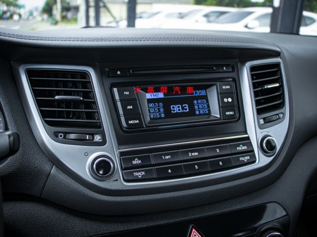 【預約賞車即享網路優惠價】2.0L 汽油豪華 原鈑件 前後霧燈 車頂行李架 方向盤快控鍵 電折後視鏡 循跡防滑  第15張相片