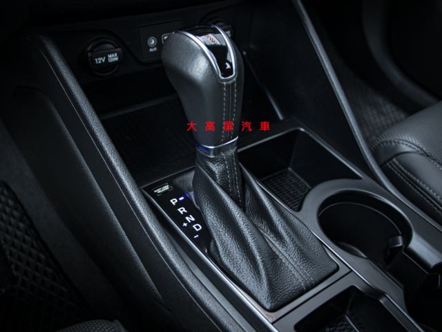 【預約賞車即享網路優惠價】2.0L 汽油豪華 原鈑件 前後霧燈 車頂行李架 方向盤快控鍵 電折後視鏡 循跡防滑  第17張相片