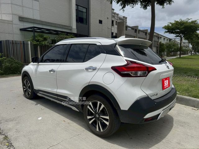 【預約賞車即享網路優惠價】1.5L 智行旗艦版 空力套件 方向盤快控鍵 恆溫 IKEY  中控螢幕 環景  第2張相片