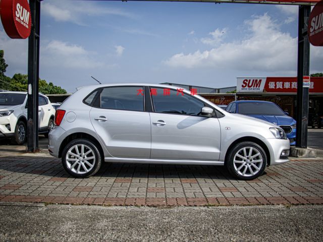 【預約賞車即享網路優惠價】1.6L CL 原鈑件 前霧燈 中控螢幕 倒車影像 後座分離倒覆  第5張相片