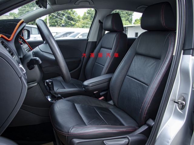 【預約賞車即享網路優惠價】1.6L CL 原鈑件 前霧燈 中控螢幕 倒車影像 後座分離倒覆  第9張相片