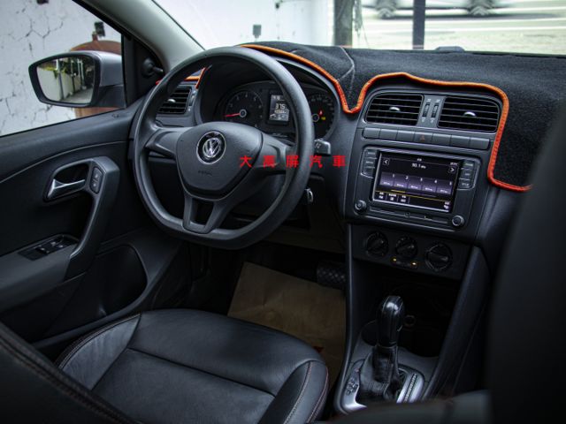 【預約賞車即享網路優惠價】1.6L CL 原鈑件 前霧燈 中控螢幕 倒車影像 後座分離倒覆  第11張相片