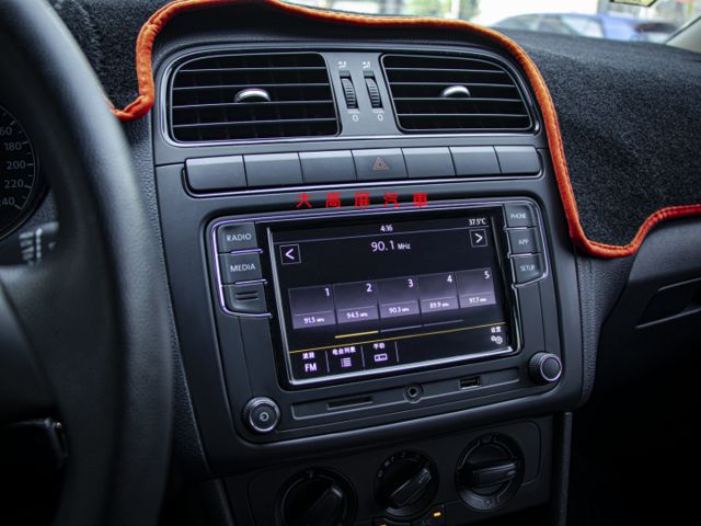 【預約賞車即享網路優惠價】1.6L CL 原鈑件 前霧燈 中控螢幕 倒車影像 後座分離倒覆  第13張相片