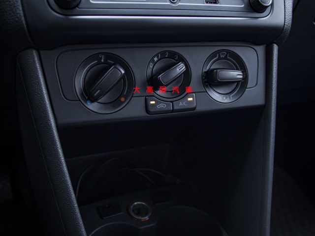 【預約賞車即享網路優惠價】1.6L CL 原鈑件 前霧燈 中控螢幕 倒車影像 後座分離倒覆  第15張相片