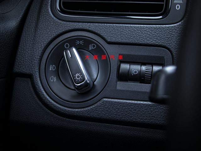 【預約賞車即享網路優惠價】1.6L CL 原鈑件 前霧燈 中控螢幕 倒車影像 後座分離倒覆  第17張相片